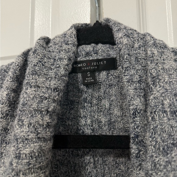 Romeo & Juliet Open Front Grey Fringe Vest (Size S) - Picture 4 of 6